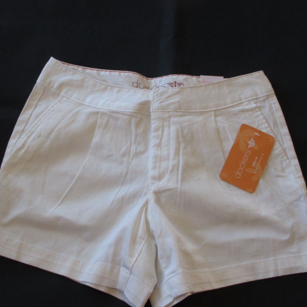 NWT - DOCKERS white shorts - sz 6P - MSRP $44.00
